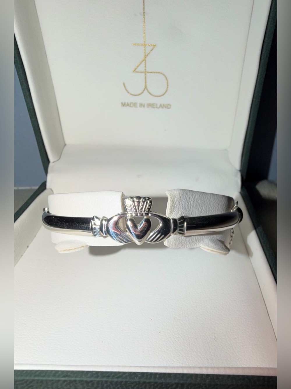 NEW! Claddagh Bangle Bracelet. 925 Sterling Silver. Made in Ireland